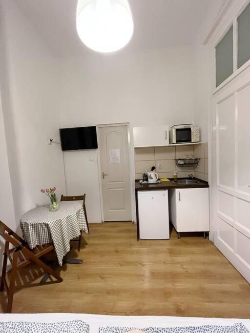 12# Sunflower Cozy Apartment Будапеща Екстериор снимка
