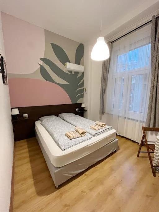 12# Sunflower Cozy Apartment Будапеща Екстериор снимка