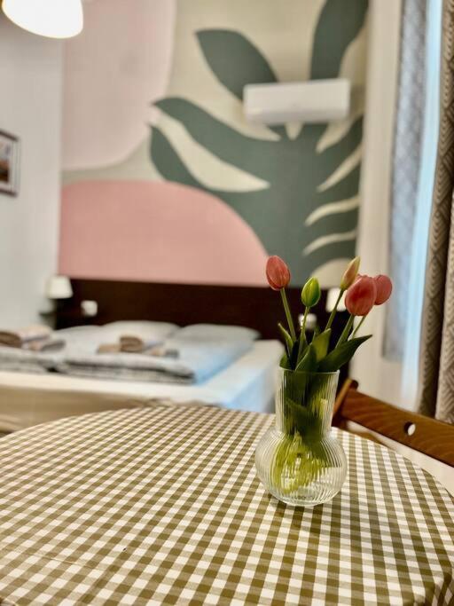12# Sunflower Cozy Apartment Будапеща Екстериор снимка